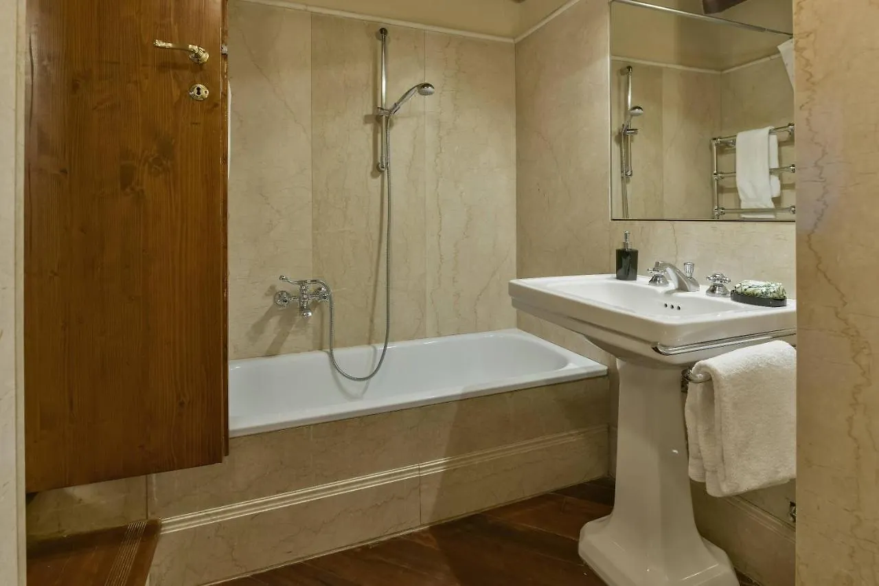 Tiepolo Romantic Penthouse In The Oltrarno フィレンツェ 0*,  イタリア